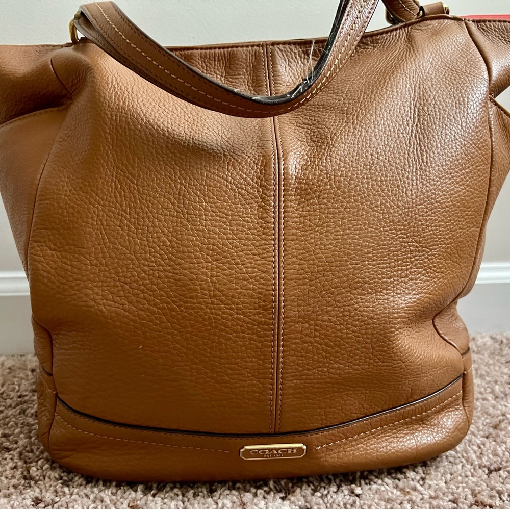 Coach Tan camel large Leather Shoulder Bag purse tote zipper closure.